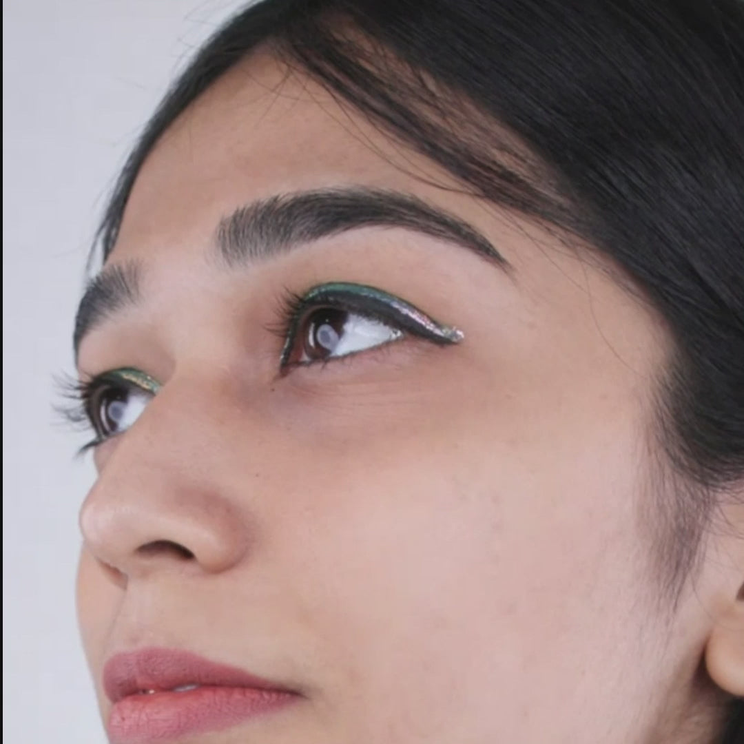 Boujee_Beauty_Multichrome_Eyeliner_Carzy_In_Love