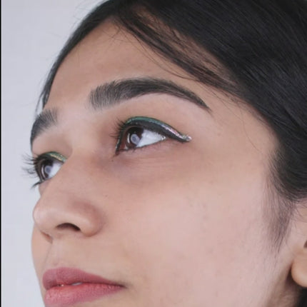 Boujee_Beauty_Multichrome_Eyeliner_Carzy_In_Love